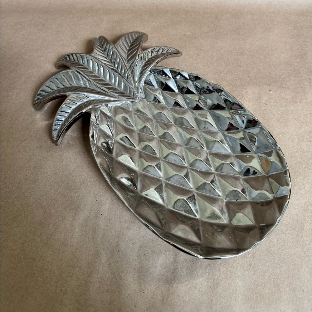 Verdici Silver Coloured Ceramic Pineapple Tray. 12” by 6” by 1”